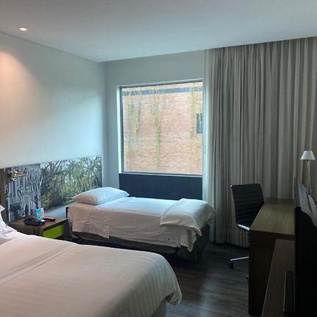 Hampton By Hilton Cali Hotel Екстериор снимка