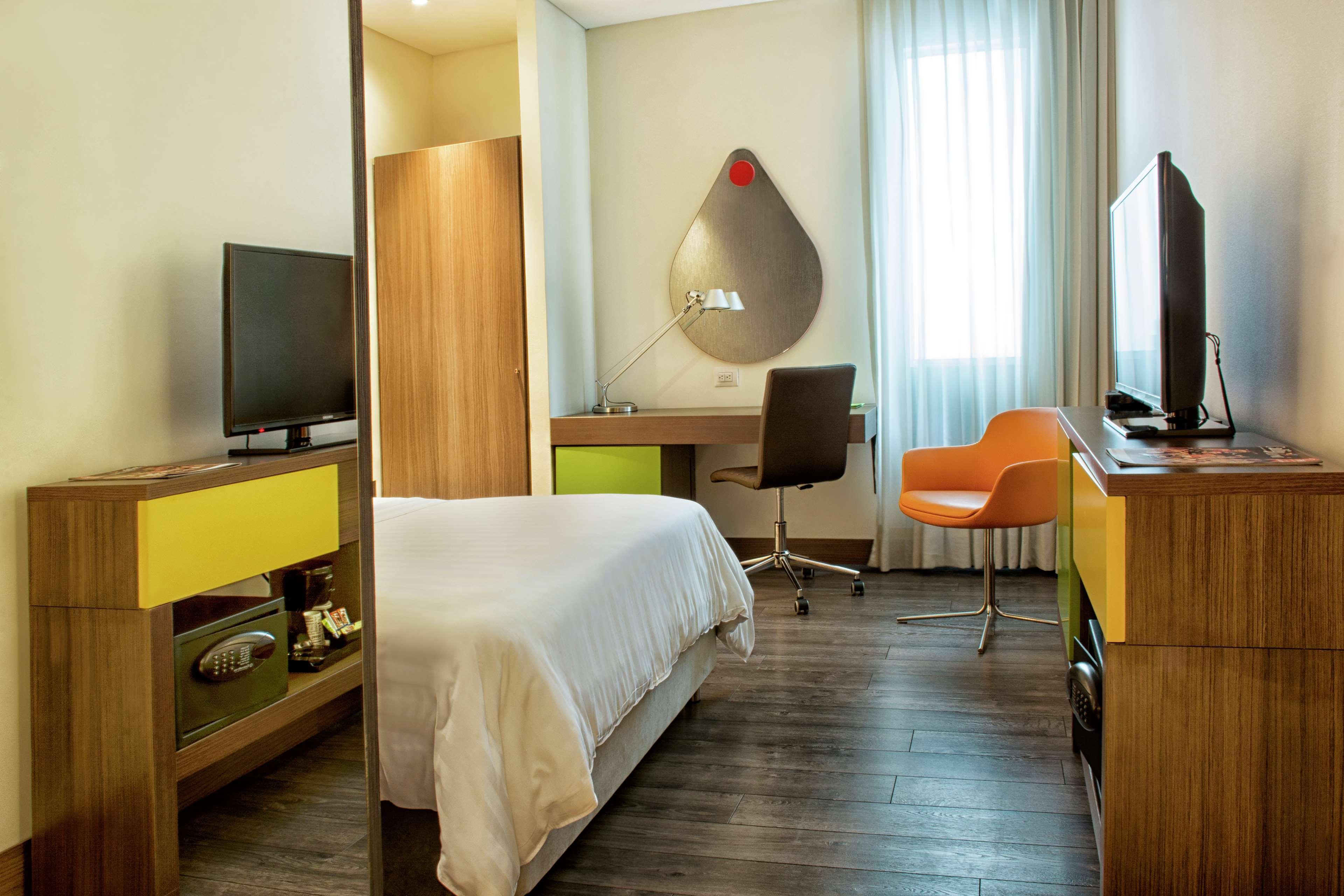 Hampton By Hilton Cali Hotel Екстериор снимка