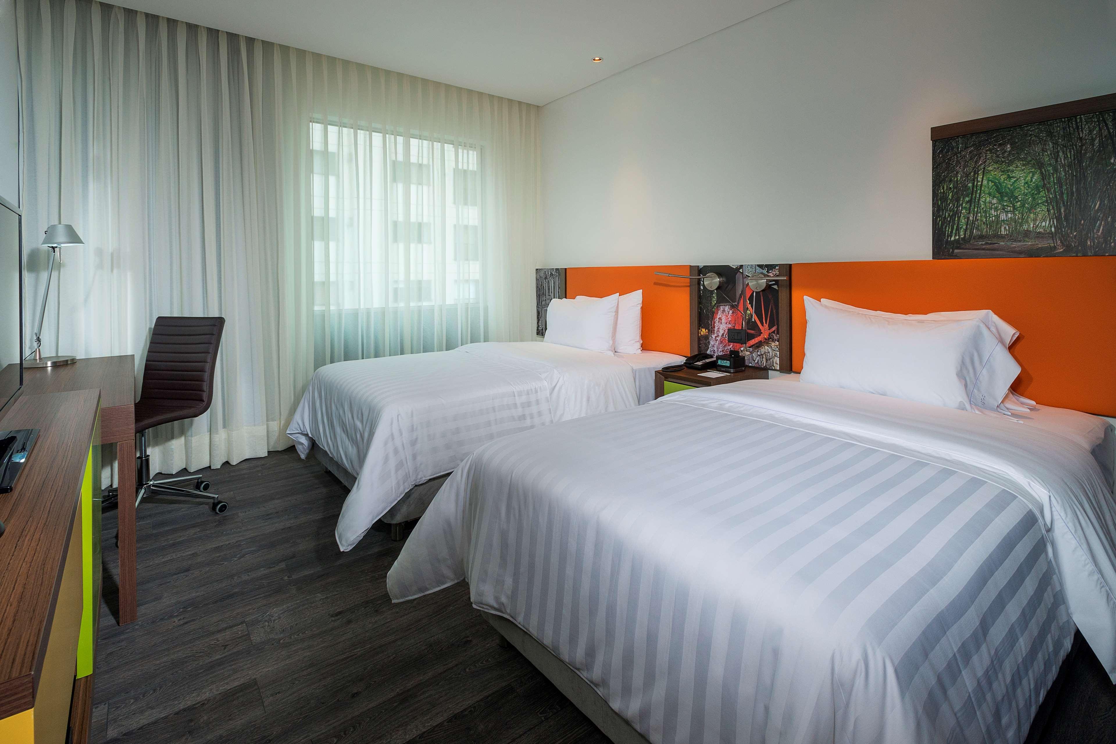 Hampton By Hilton Cali Hotel Екстериор снимка