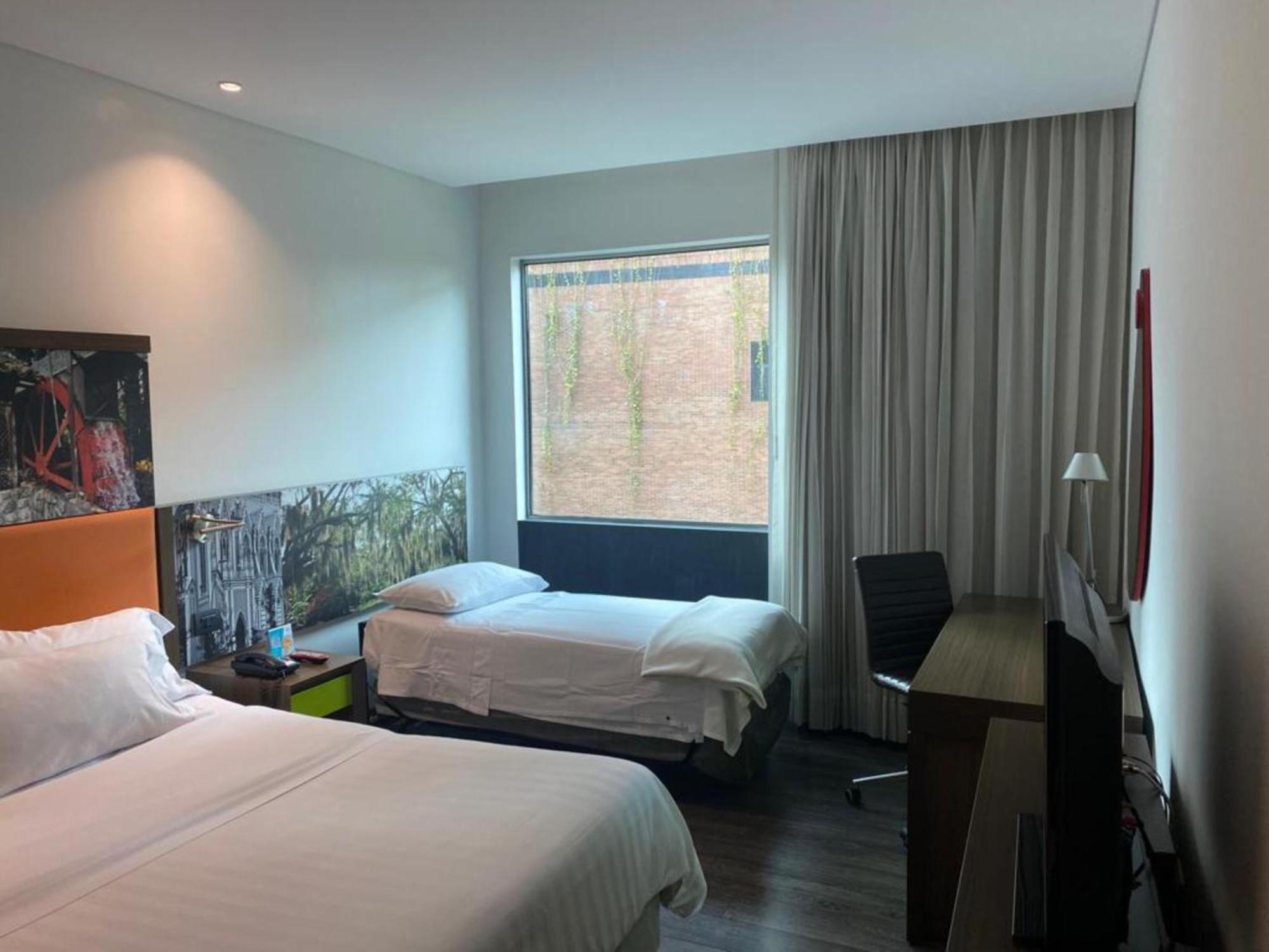 Hampton By Hilton Cali Hotel Екстериор снимка