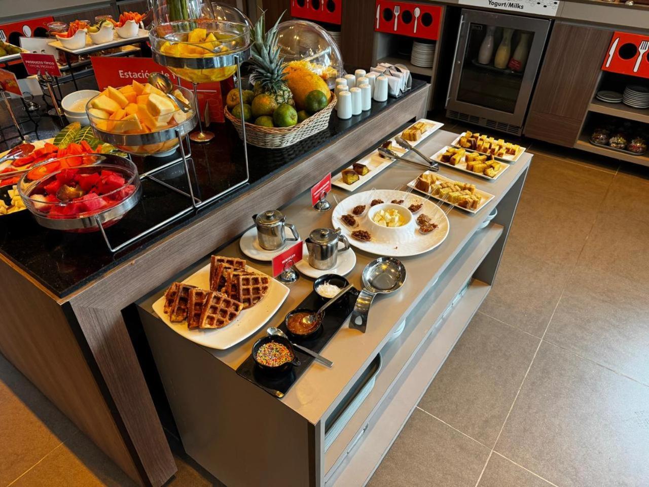 Hampton By Hilton Cali Hotel Екстериор снимка